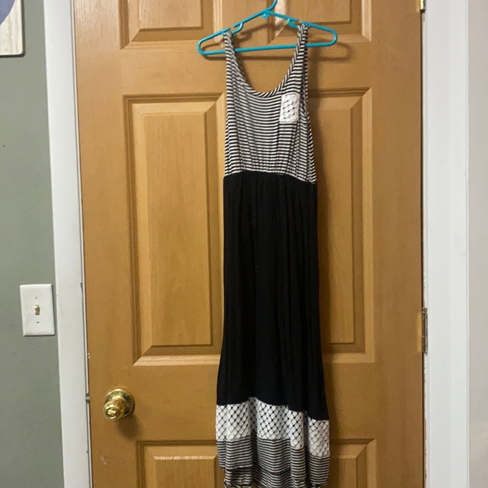 Long whit black and grey dress